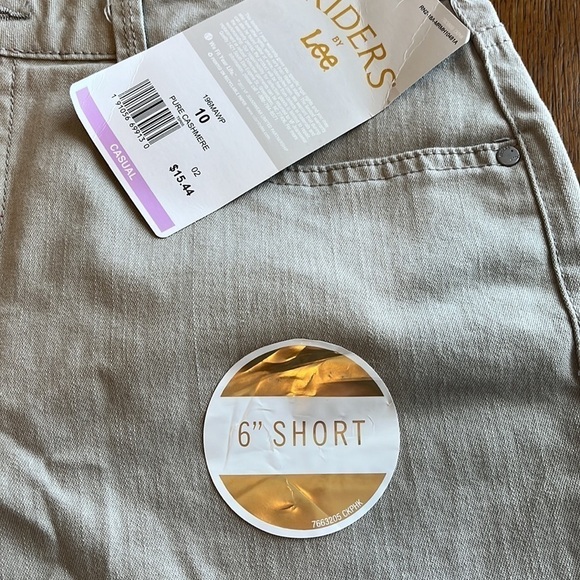 NEW Riders by Lee Midrise Short Casual Size 10.  Color is pure cashmere - Picture 5 of 9